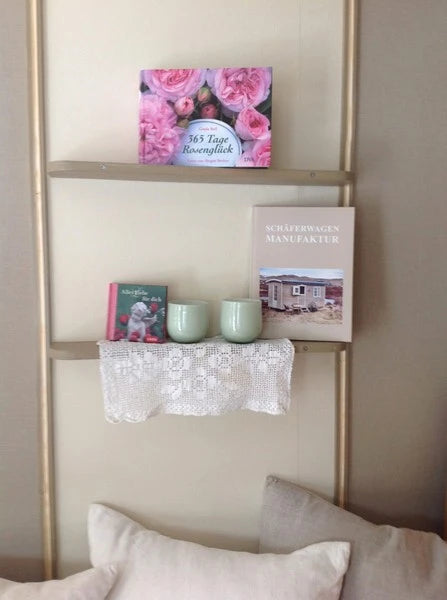 Schäferwagen „Das Rosenzimmer“ – Romantische Gemütlichkeit im nostalgischen Zirkuswagen-Stil