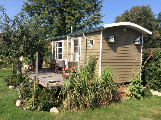 Schäferwagen „Fördeblick“ – Maritimes Flair trifft nostalgische Gemütlichkeit