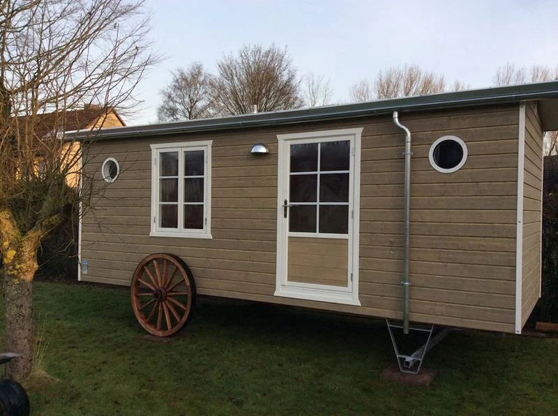 Schäferwagen „Fördeblick“ – Maritimes Flair trifft nostalgische Gemütlichkeit