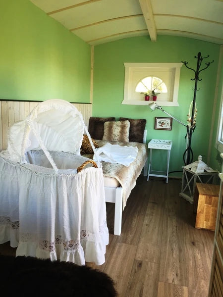 Hyrdevogn "Home Sweet Home" - dit hyggelige lille hus med nostalgisk flair