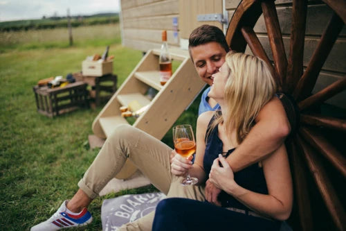 Schäferwagen „Weinschlafwagen“ – Ihr handgefertigtes Tiny House für Weinliebhaber