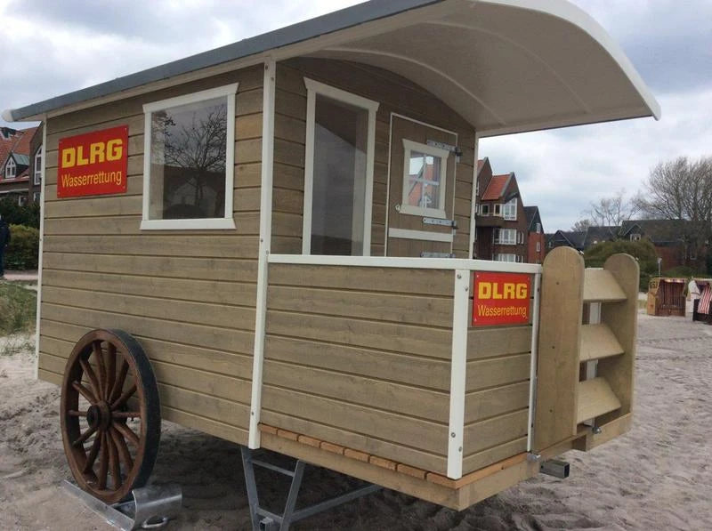 DLRG-Wagen – Handgefertigter Rettungsstützpunkt mit nostalgischem Charme